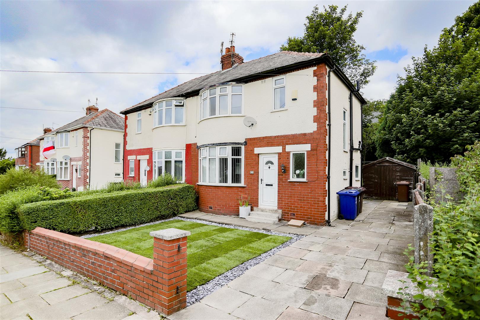 3 Bed Semi-detached House For Sale - Main Image